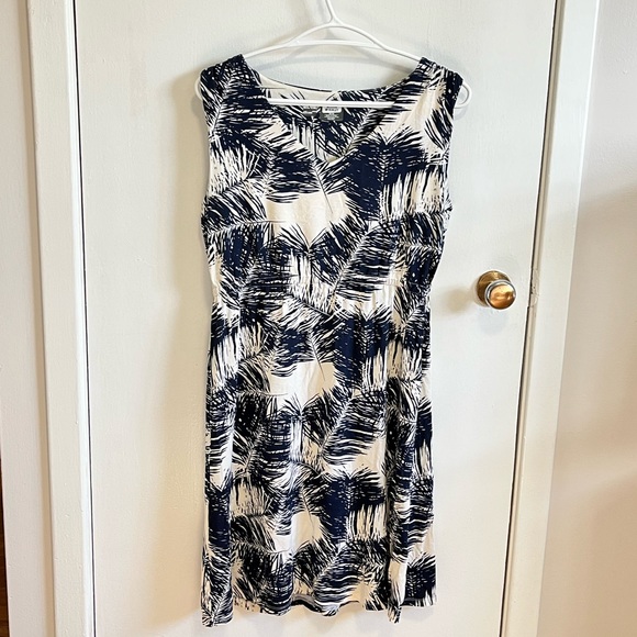 Dri-Climate Travel Dress - Picture 2 of 14